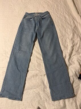 Abercrombie & Fitch CurveLove 27 x 30 The 90’s Relaxed Jean pinstripe light wash